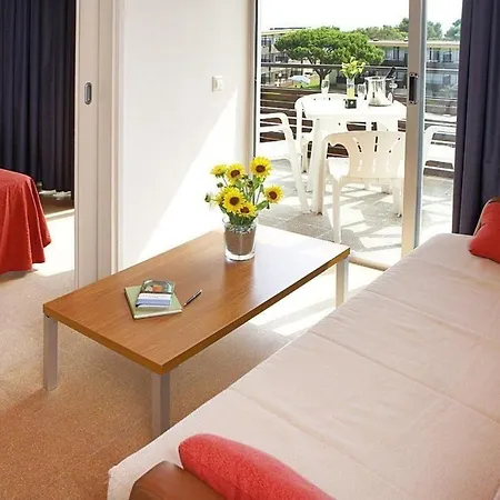 Appartamento In Castell-platja D'aro Mit Garten, Gemeinsamem Pool Und Terrasse